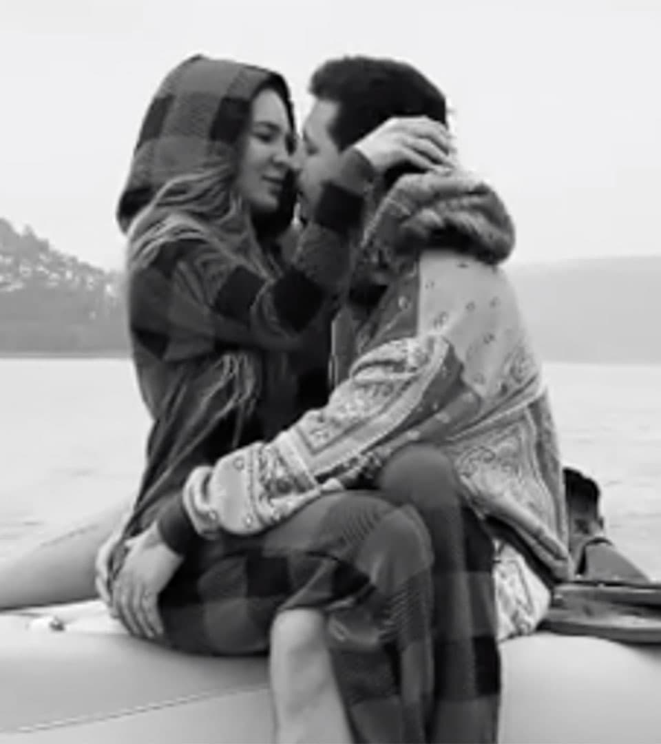 En otro de los videos también se le escucha hablar, aunque no es claro si dice que tiene “13 semanas” u otra cosa, por lo que también florecieron especulaciones.