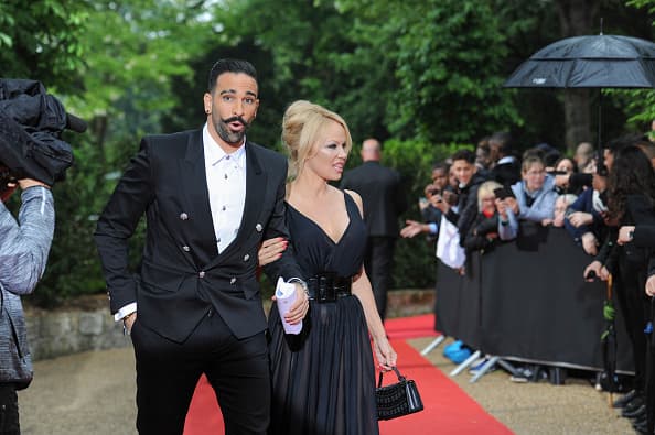 El Mundo afirma que esta no sería la primera vez que Pamela y Adil rompen. La primera habría sido en 2018, porque Anderson “no quería interponerse entre él y sus mellizos, Zayn y Mad”.