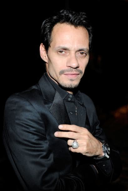 MARC ANTHONY- Su carrera como cantante se ha conjuntado perfectamente con la de inversionista al haber adquirido una participación minoritaria en el equipo de fútbol americano Miami Dolphins. Artistas de la talla de Gloria Estefan y su esposo Emilio Estefan también son socios de este mismo equipo.
