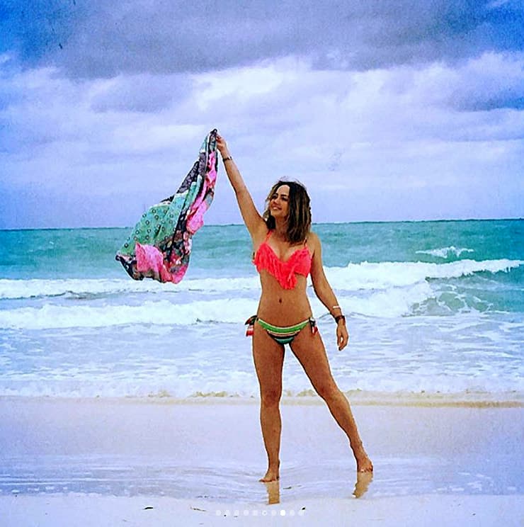 Andrea Legarreta disfrutando del agua templada y transparente que baña la isla de Cuba.