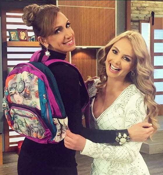 Actualmente continúa su carrera como actriz.