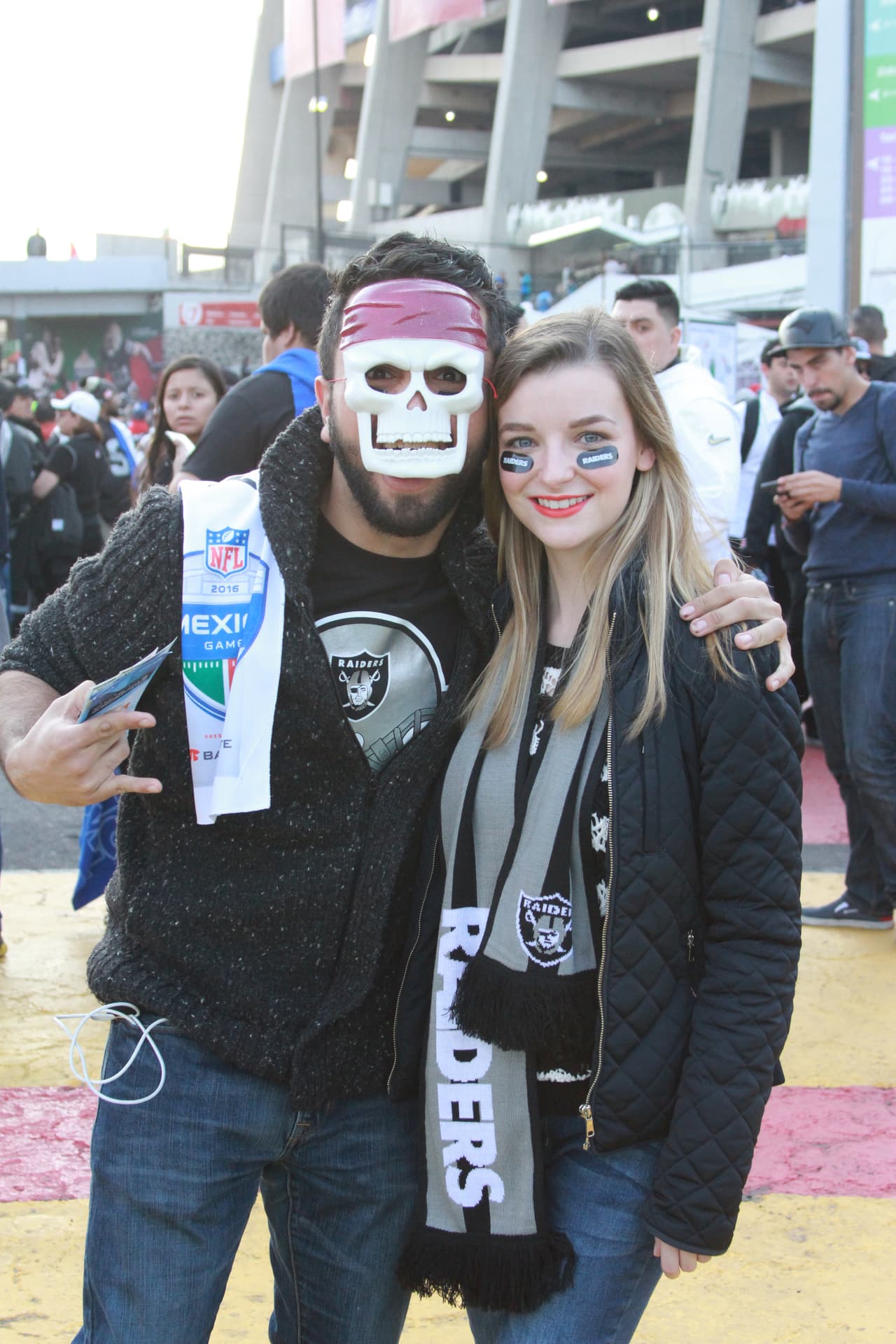 Miles de aficionados y apasionados de la NFL se dieron cita en el estadio Azteca para presenciar el duelo de Monday Night entre Raiders y Texans.