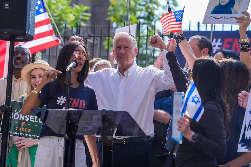 Bruce Blakeman, candidato republicano a la gobernación de Nueva York, se sumó el domingo, 26 de julio, a quienes se manifestaron a favor de Israel y en contra del alcalde de la ciudad de Nueva York, Zohran Mamdani, en el Upper West Side.