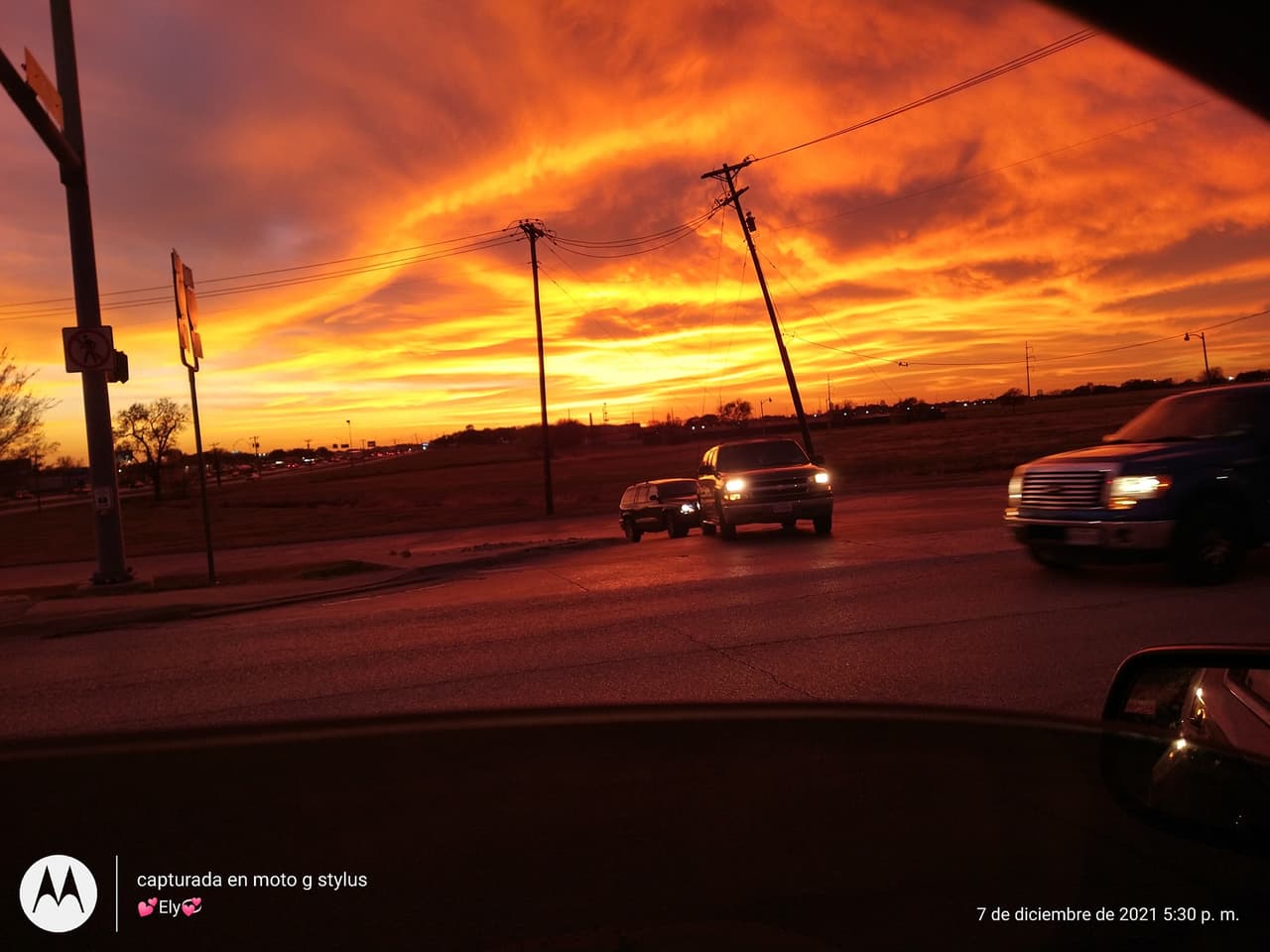 Elisa también tomó una foto desde su auto.
<br>