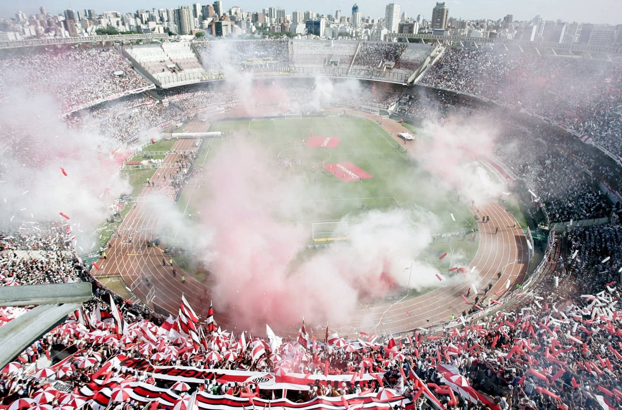 Pese a ello, era una desconocido para la afición millonaria, quien le exigió de inmediato, igual que la prensa.