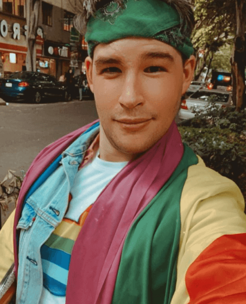 Sebastián, el más pequeño del clan Adame Banquells, es un divertido joven que sigue el camino de sus padres en la farándula. Al igual que su hermano Alejandro, ha trabajado como actor de doblaje.