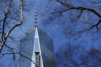 Cuatro detenidos por saltar en paracaídas desde la torre del World Trade Center de NY