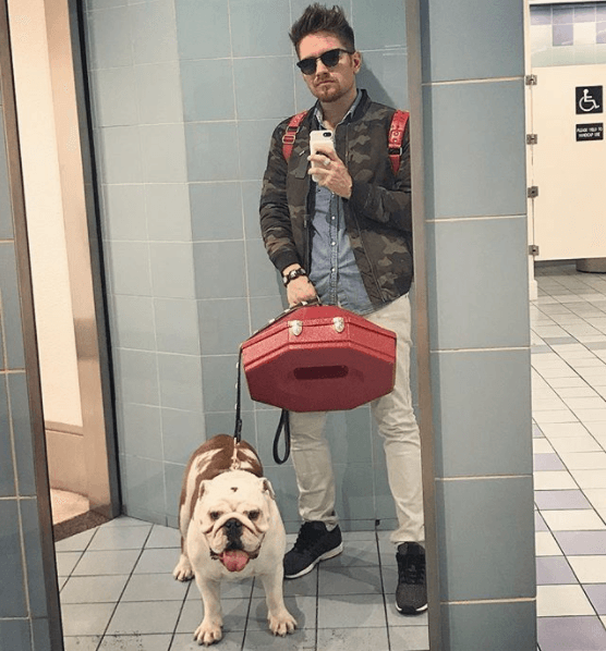 El Dasa también dio sus primeros pasos en la actuación, por lo que se está conviertiendo en un artista completo.