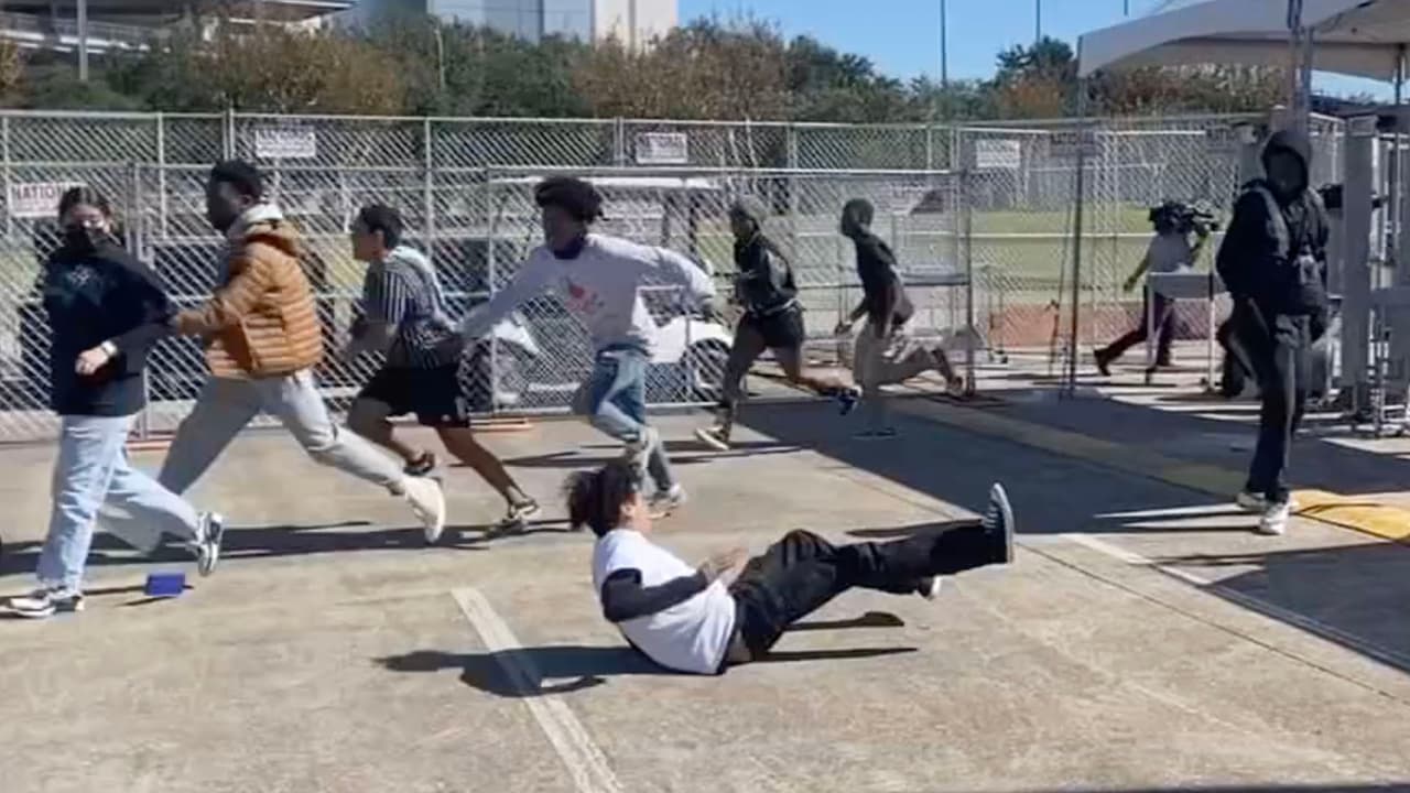 La presentación de la demanda permitirá que expertos independientes asesorados por el equipo legal accedan a la escena del crimen acordonada en el
<a href="https://www.univision.com/local/houston-kxln/indigo-astroworld-perro-houston-nrg-park-fotos">festival. </a>