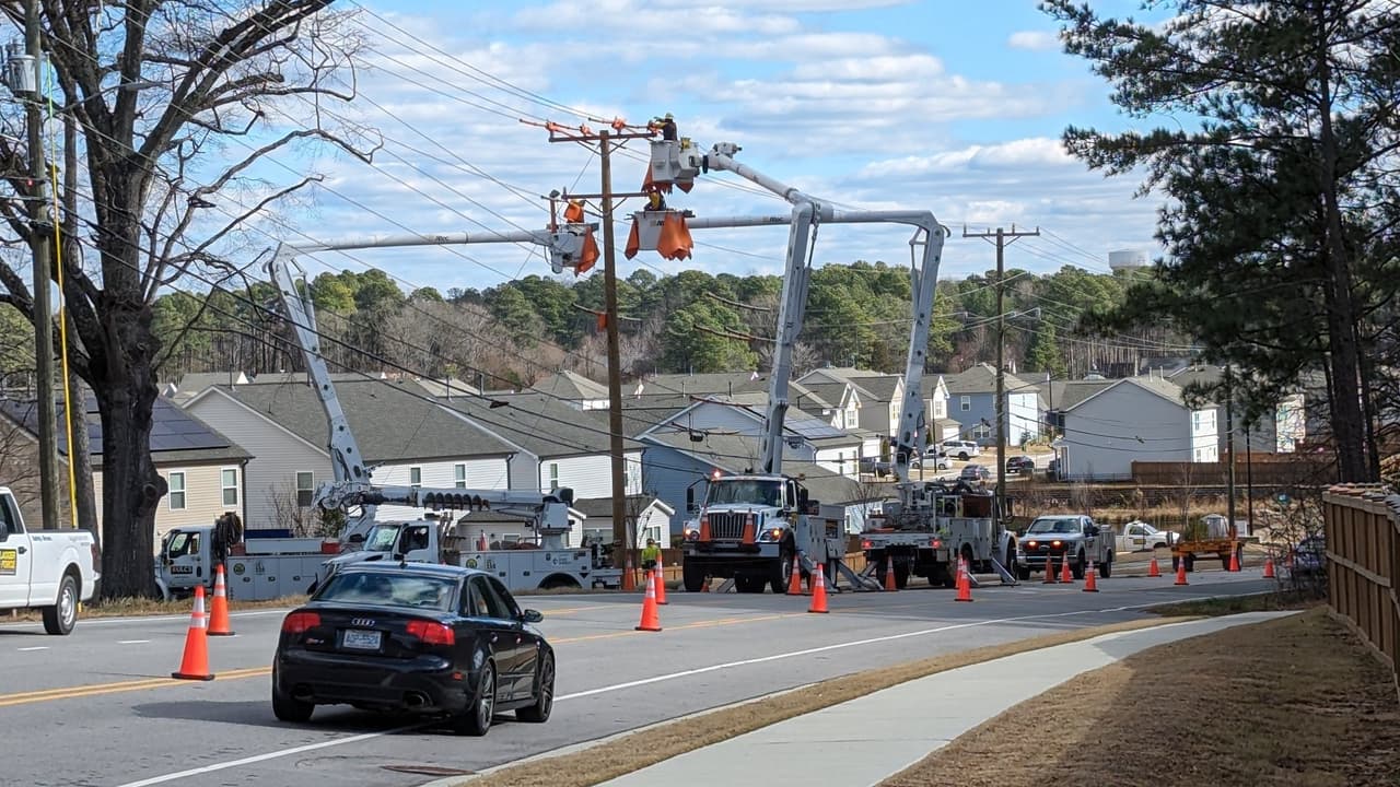 Cortes de energía y cierres de escuelas tras el paso de tormentas en el centro de Carolina del Norte