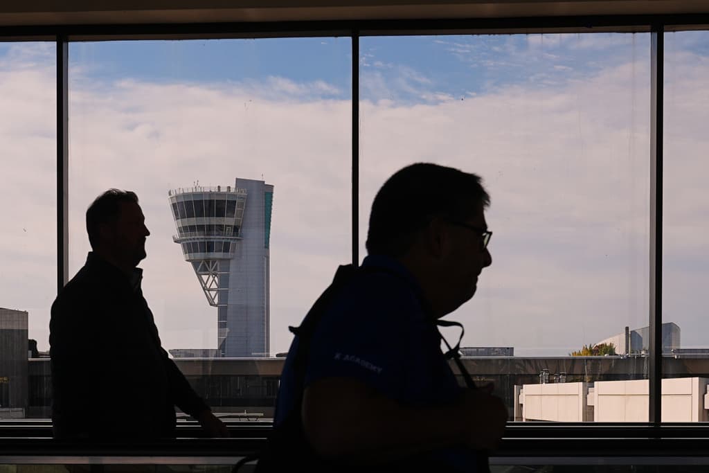 2,000 vuelos cancelados y ayuda de SNAP y salarios en un limbo: el creciente golpe del cierre del gobierno