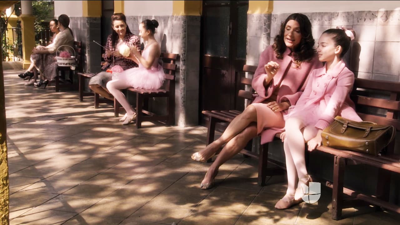 Además, su madre (que era una extraordinaria cantante) le enseñaba todo sobre el canto y la música.