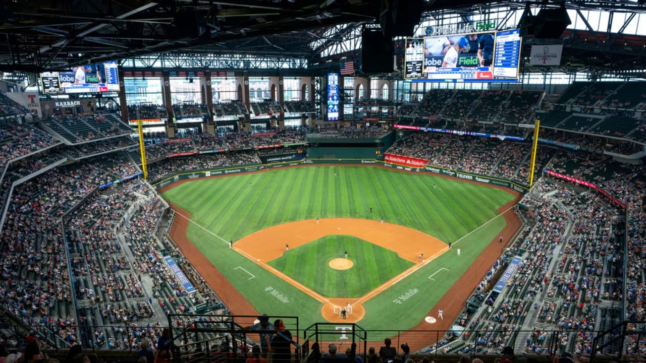 <h2 class="cms-H2-H2">Texas Rangers</h2>
<br>No te puedes perder un partido de los Texas Rangers. Los campeones de las Grandes Ligas del Béisbol juegan en el Globe Life Field. 
<br>📍 
<a href="https://www.google.com/maps/place/Campo+de+Globe+Life/@32.7468855,-97.08573,16z/data=!3m1!4b1!4m6!3m5!1s0x864e876e8ae5382b:0x205e675162a3b09b!8m2!3d32.746881!4d-97.0831551!16s%2Fg%2F11cncbpv85?entry=ttu" target="_blank">734 Stadium Dr, Arlington</a>, TX 76011
<br>⚾️ En 
<a href="https://www.mlb.com/all-star" target="_blank">este enlace</a> puedes comprar boletos para ir a los partidos de los Texas Rangers.