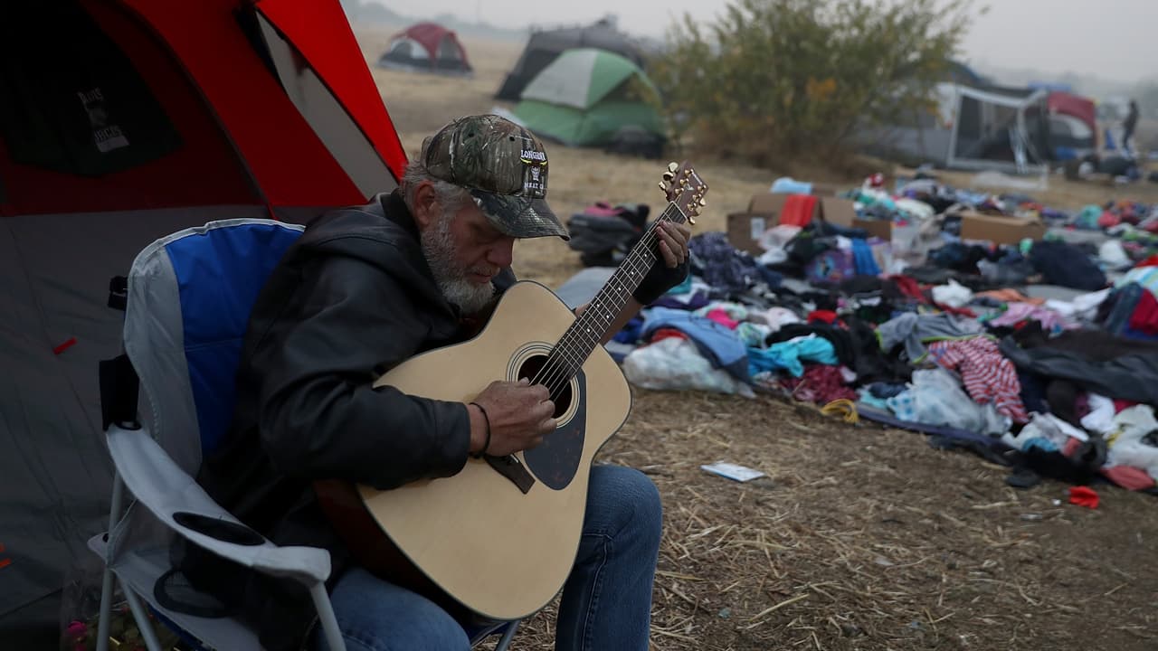 Cifra de muertos por incendio Camp sube a 83; más de 500 personas continúan desaparecidas