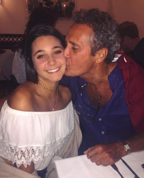 Aunque Lara tiene novio, Gaby Rivero asegura que su esposo es el menos celoso, pero sí lamenta el hecho de que sus hijas prefieran pasar más tiempo con sus enamorados que con su padre.