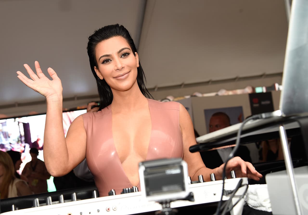 Kim Kardashian alentó una polémica en redes por su desnudo.
