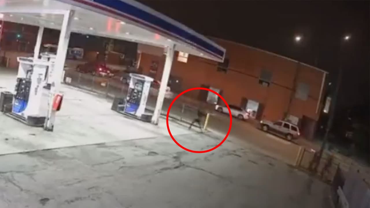 Nuevo video muestra con las manos en alto al niño de 13 años baleado por un policía de Chicago