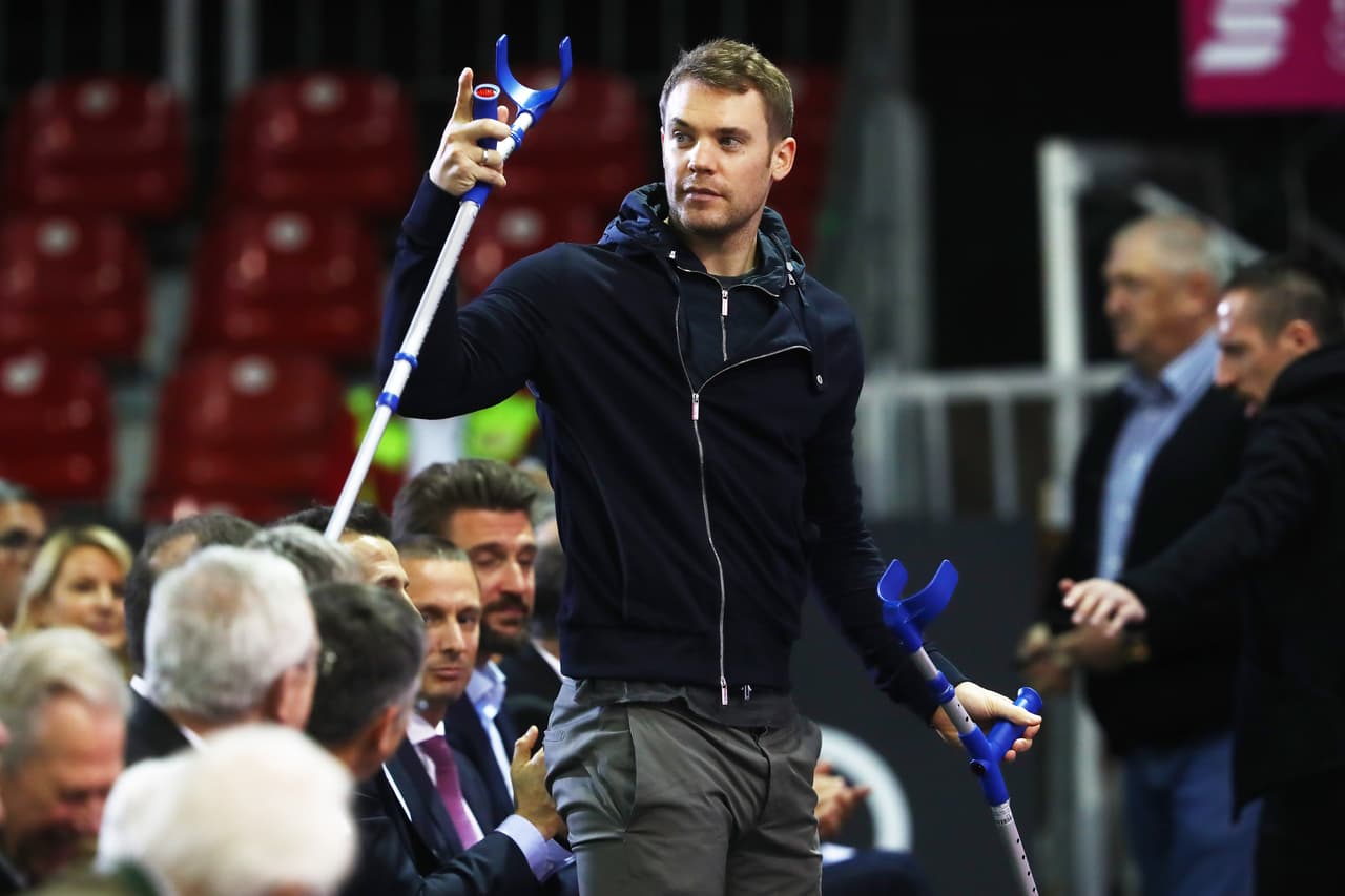 Desde mitad del 2017, Manuel Neuer es baja tanto en el Bayern Múnich como en la Selección de Alemania. Su operación aún no está totalmente recuperada y sigue siendo una incógnita.