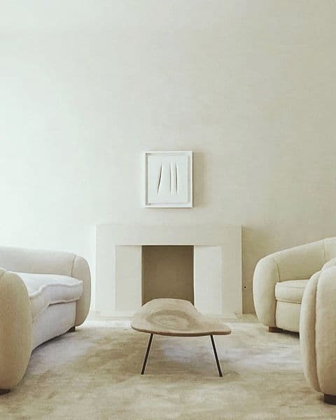 El 10 de junio de 2021, la socialité publicó en su cuenta de Instagram una fotografía de su sala de estar, a la que llamó "la habitación que más me gusta de mi casa".
<br>