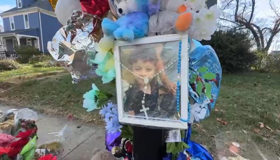 El luto llegó a dos familias a finales de noviembre, cuando
<a href="https://www.univision.com/local/washington-dc-wfdc/atropello-mortal-deja-dos-ninos-sin-vida-cerca-de-escuela-en-el-condado-prince-georges-video">dos menores de edad y el padre de uno de ellos fueron arrollados mientras se dirigían a la escuela</a> primaria Riverdale.