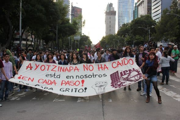 De igual forma se realizó un pase de lista, en el que se nombraba a las 43 personas desaparecidas. (Crédito: Roberto Bustamante)