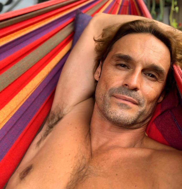 Luego de varios meses de especulaciones,
<b> Iván Sánchez e Irene Esser confirmaron su relación </b>con un par de fotografías para conmemorar el 14 de febrero, Día de San Valentín.
<br>