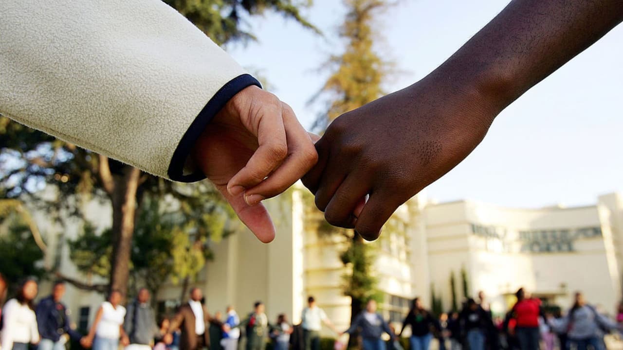 ¿Cuál es el mejor momento para hablar sobre racismo con los niños? Expertos responden