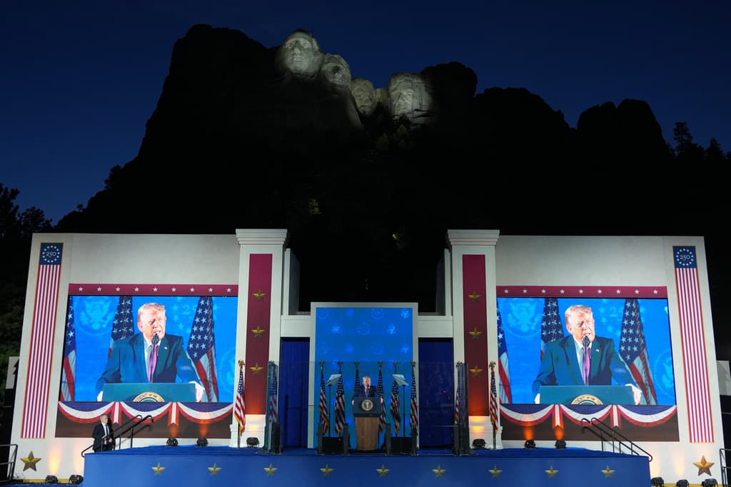 Donald Trump desde el Monte Rushmore por el 250 aniversario: En EEUU hablamos inglés, el idioma de nuestra libertad'