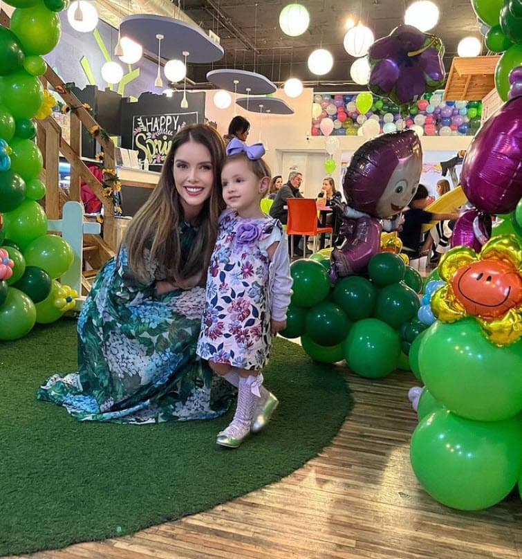 "Se llegaron a entender porque él llevaba unos aviones y 
<b>Bella se ponía a jugar con 'Mati'</b>"