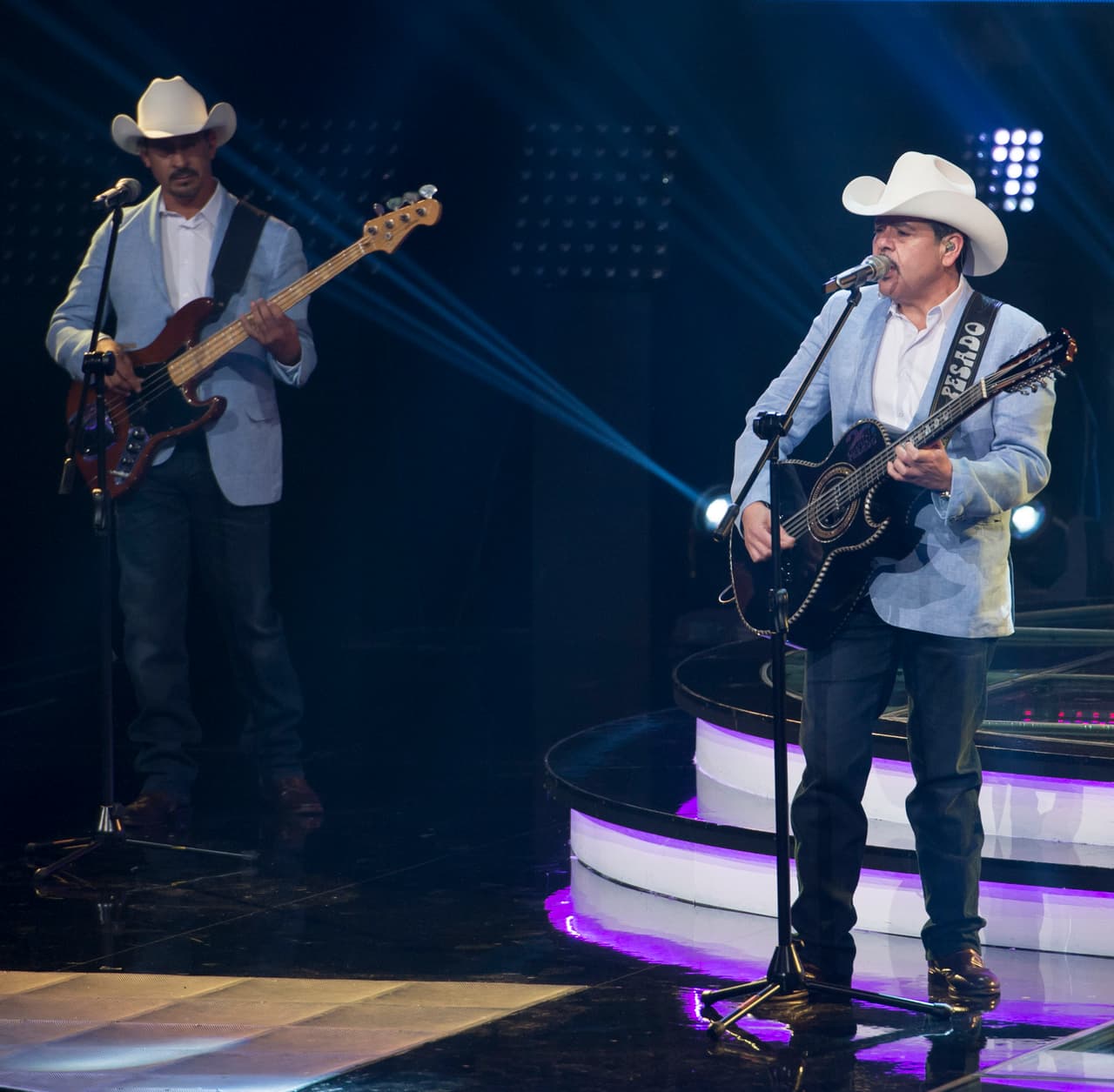 Los Moro, Cervantes, García y Barraza llegaron a la semifinal, en la cual hubo tremenda pelea entre Cristian y Noel, debido a una decisión del capitán, que le costó la eliminación de su equipo. Disfruta foto a foto todo lo que pasó en el show.