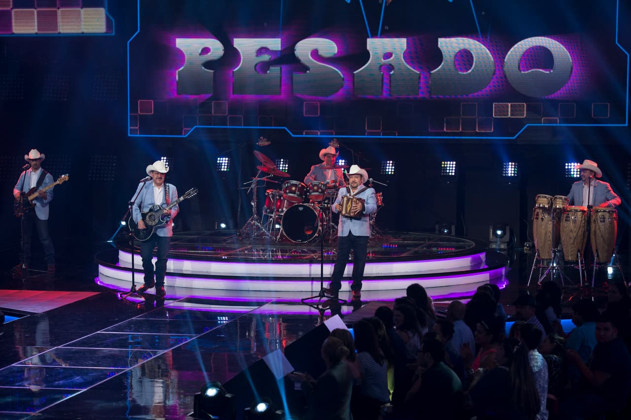 Los Moro, Cervantes, García y Barraza llegaron a la semifinal, en la cual hubo tremenda pelea entre Cristian y Noel, debido a una decisión del capitán, que le costó la eliminación de su equipo. Disfruta foto a foto todo lo que pasó en el show.