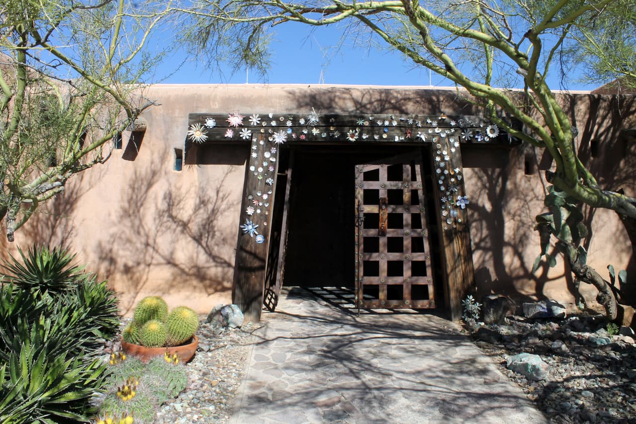 Entrada a la galeria principal De Grazia.