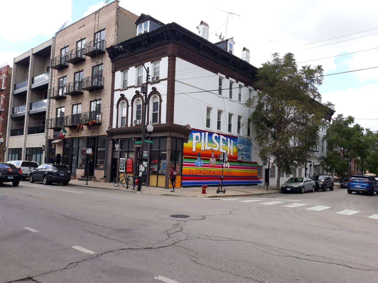 Está ubicado en la calle Carpenter y calle 18 en Pilsen.