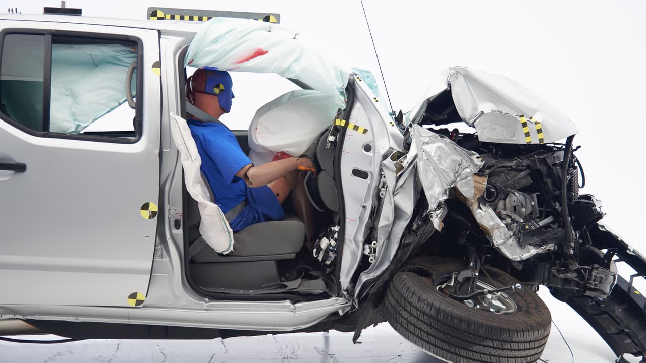 <b>Nissan Frontier </b>
<br>Resistencia estructural:
<b>Marginal</b>
<br>Soporte al pasajero:
<b>Aceptable</b>
<br>Protección de cuello y cabeza:
<b>Buena</b>
<br>Protección de pecho:
<b>Buena</b>
<br>Protección de cadera y muslo:
<b>Buena</b>
<br>Protección de parte baja de la pierna y pie:
<b>Pobre</b>
<br>
<br>Calificación general:
<br>
<h3 class="cms-H3-H3">Marginal</h3>