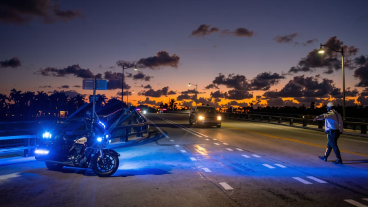 Límites de velocidad, multas y reglas viales que debes conocer si conduces en Florida