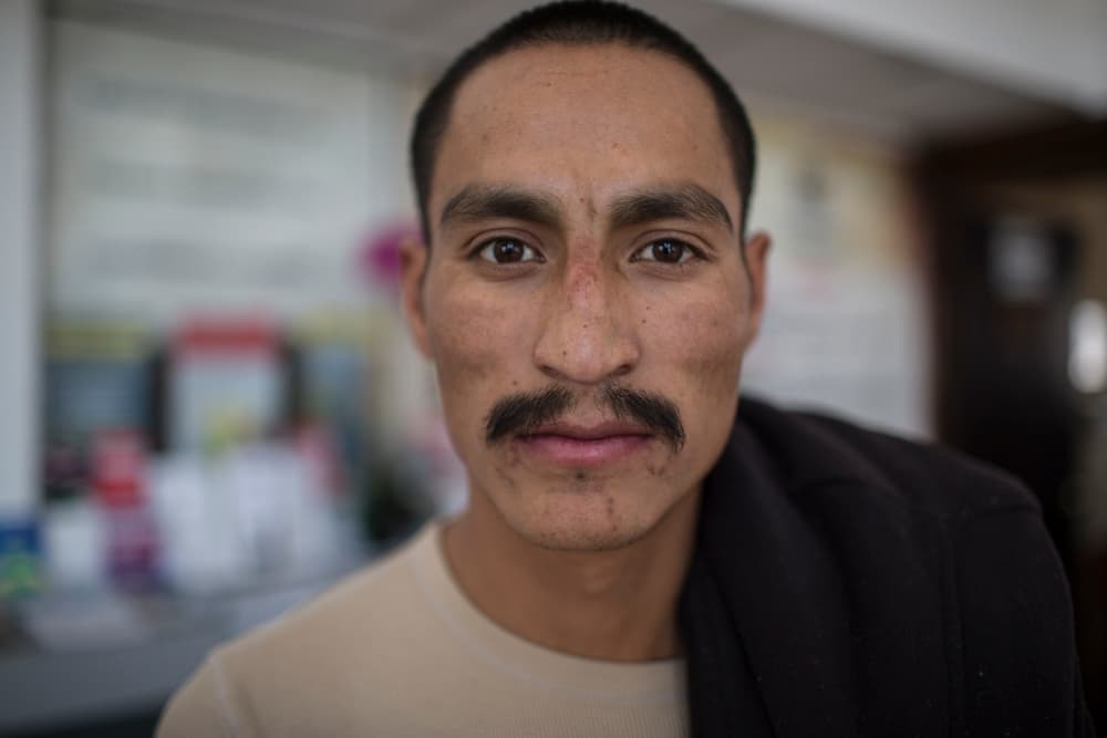 <b>México mientras tanto.</b> José intentó cruzar la frontera el 17 de enero de 2017, pero fue detenido en el intento. Fue deportado a Ciudad Juárez y luego regresó a Zacatecas, su lugar de origen
<b><a href="https://www.univision.com/noticias/amexica/expulsados-de-eeuu-asi-es-la-vida-despues-de-la-deportacion">. A diferencia de migrantes como José, miles de refugiados haitianos, cubanos, centroamericanos y de países africanos tramitan permisos temporales para estar en México y esperan en la frontera su oportunidad para entrar a EEUU.</a></b> El número de inmigrantes procedentes de Centroamérica ha aumentado mientras que los mexicanos han disminuido en los últimos años, de acuerdo con un estudio publicado por el Centro de Investigaciones Pew.