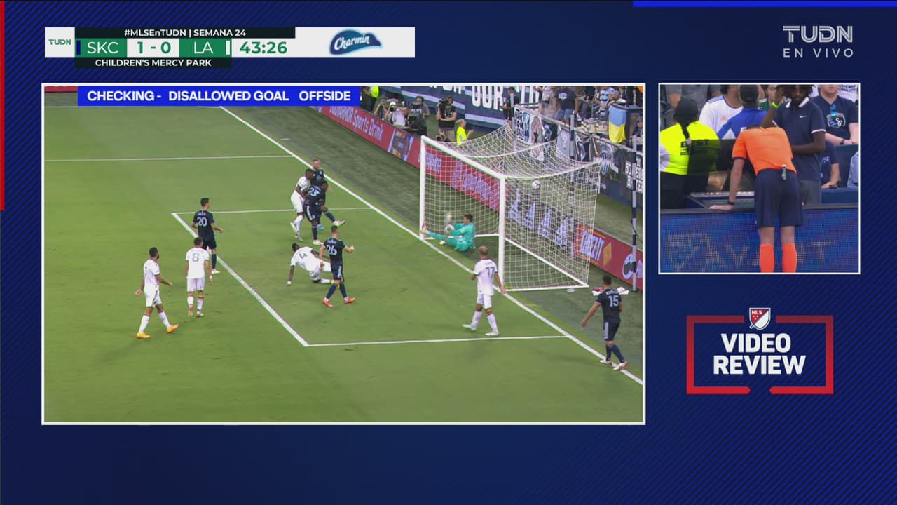 El VAR interviene y le da el 2-0 a Sporting KC por medio de Agada