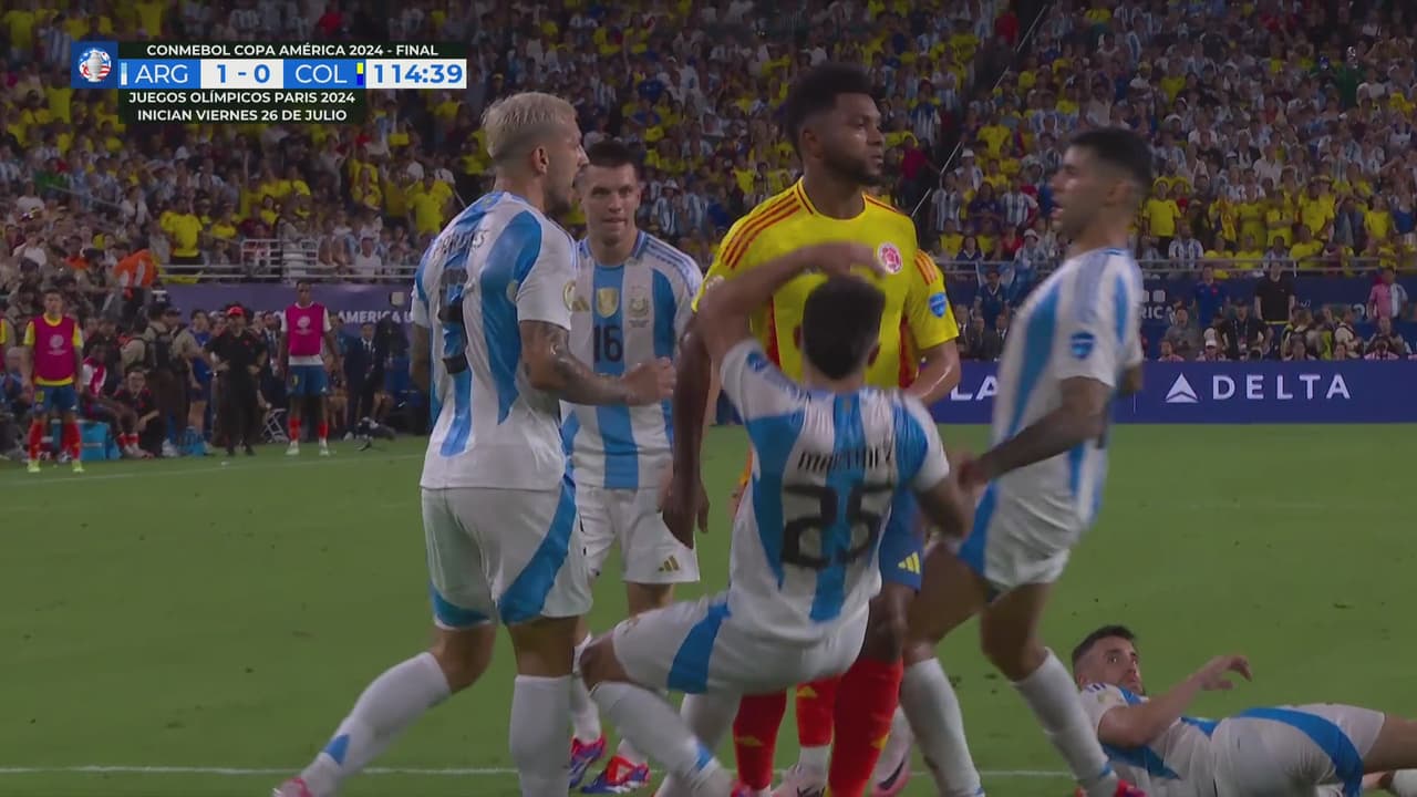 ¡Borja le llega con el brazo arriba a Lisandro y se arma la bronca!