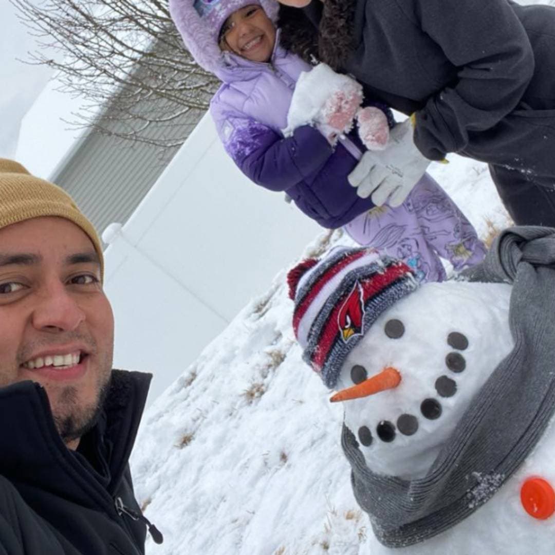 Familias enteras no dudaron en salir a hacer muñecos. Es el caso de Lemus Portillo, quien nos compartió cómo aprovechó este tiempo.