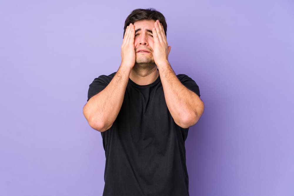 Cada día es para que lo vivas alegremente y no para estar escuchando quejas y lamentos de gentes frustradas que solamente ven el lado feo de la vida y cuya presencia te amarga.