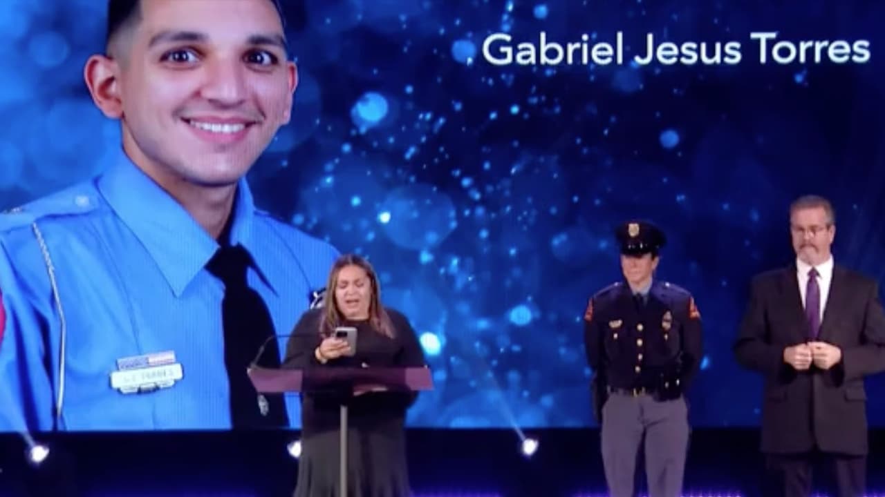 "Espero que me hayas escuchado cuando te dije te amo": Esposa de policía hispano recuerda cómo intentó salvarlo tras tiroteo en Raleigh