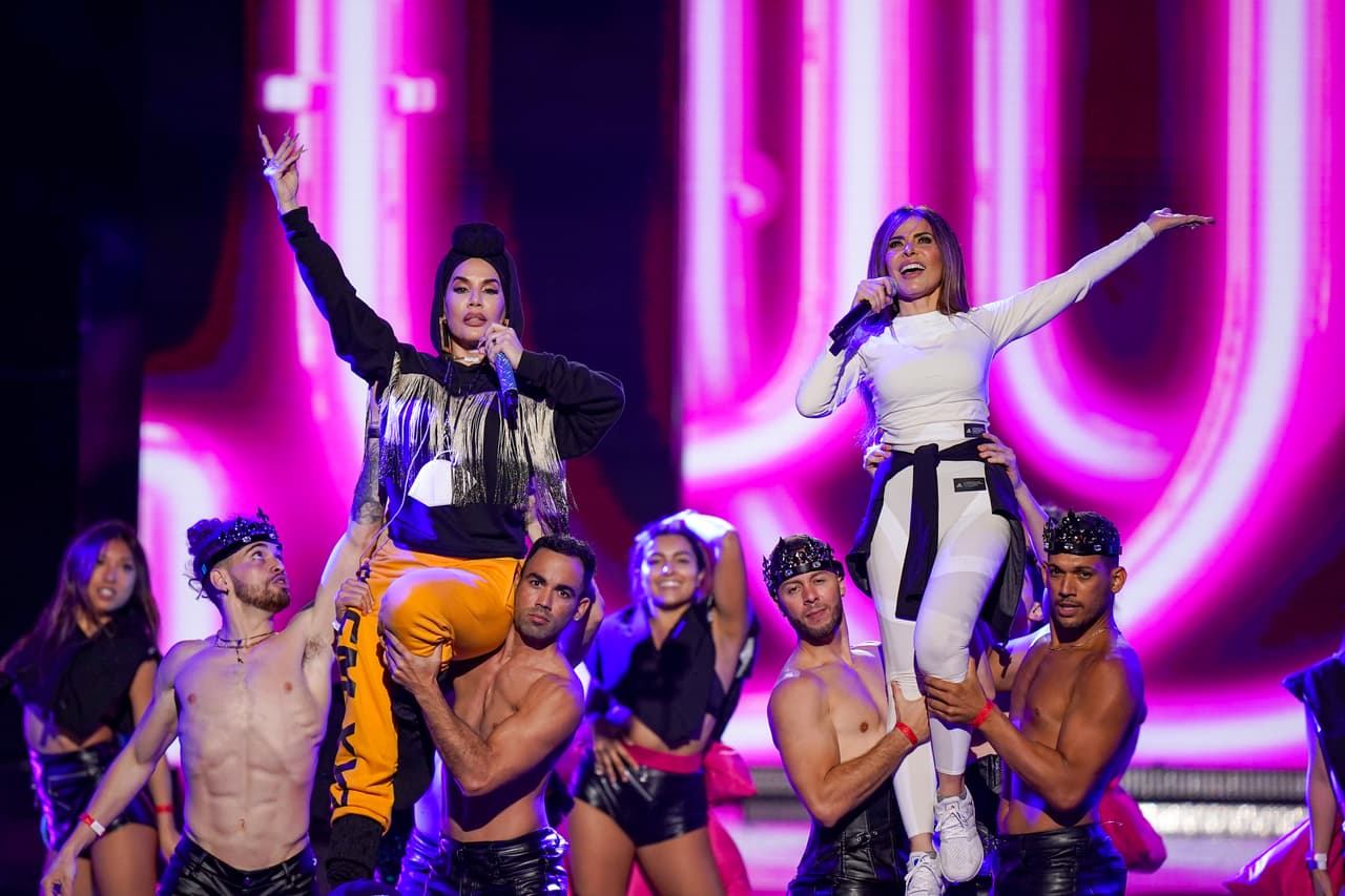 Ivy Queen y Gloria Trevi llenarán de energía la tarima, así nos dejaron ver en los ensayos. Las cantantes tuvieron una prueba en el escenario con todos los elementos, desde bailarines hasta escenografía.