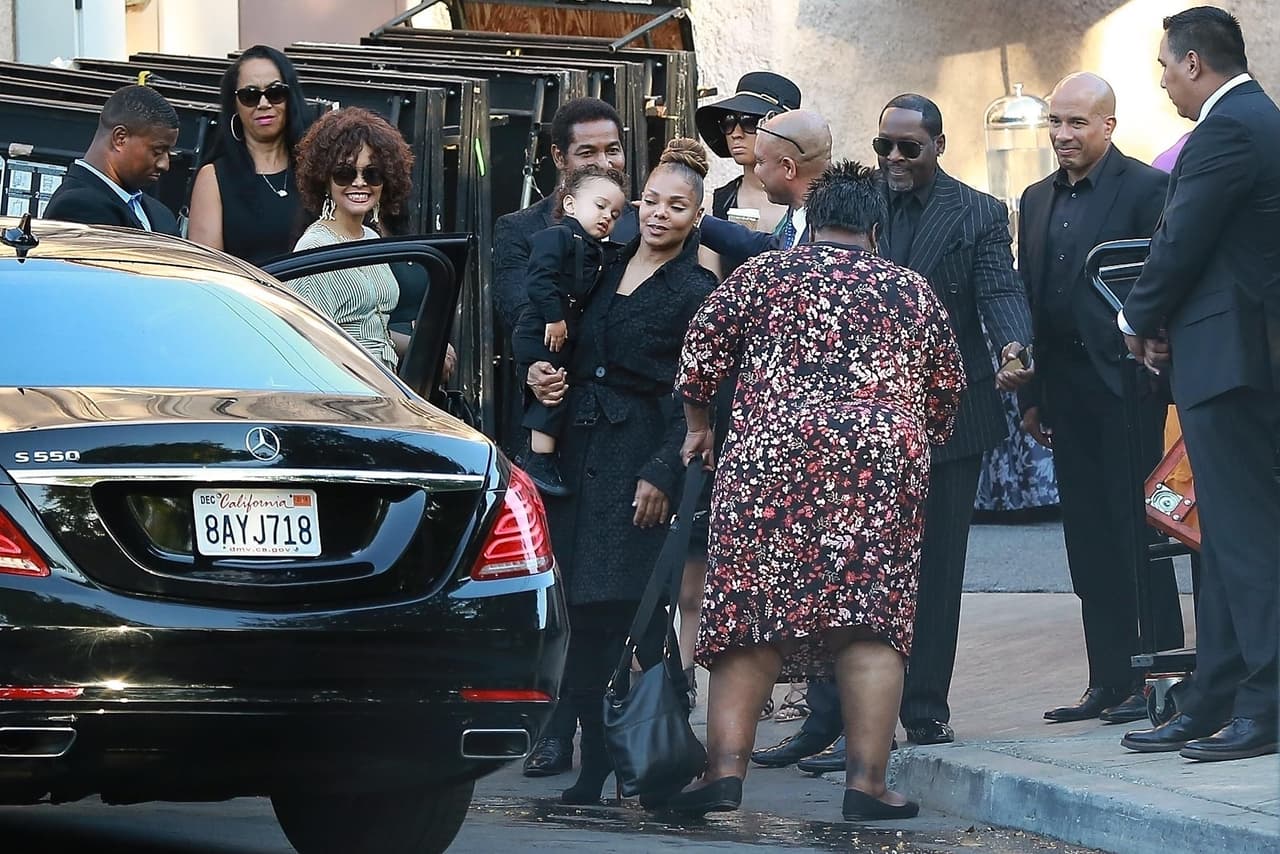 Esta reunión logró convocar a gran parte de la familia Jackson, entre ellos su hija Janet Jackson.