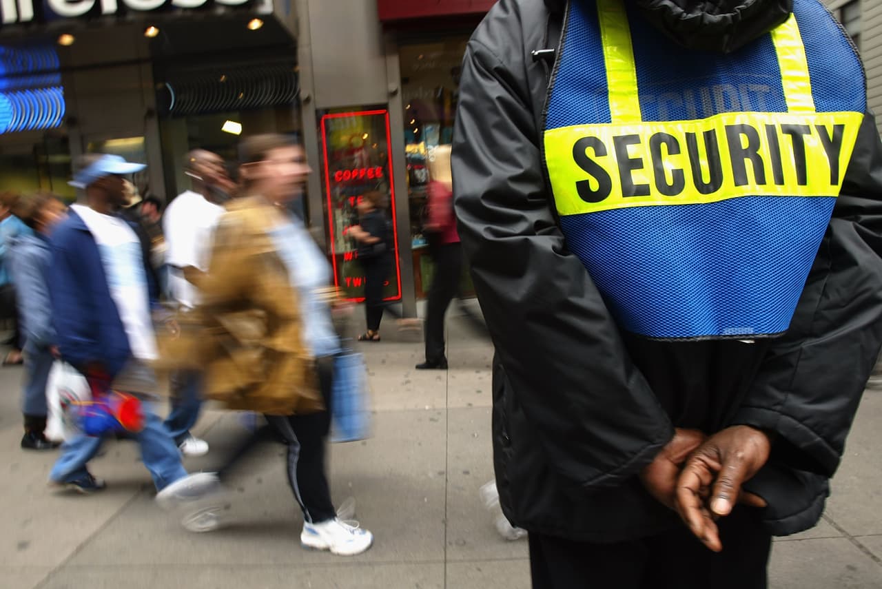 Muchas ciudades de EEUU tienen más guardias que maestros