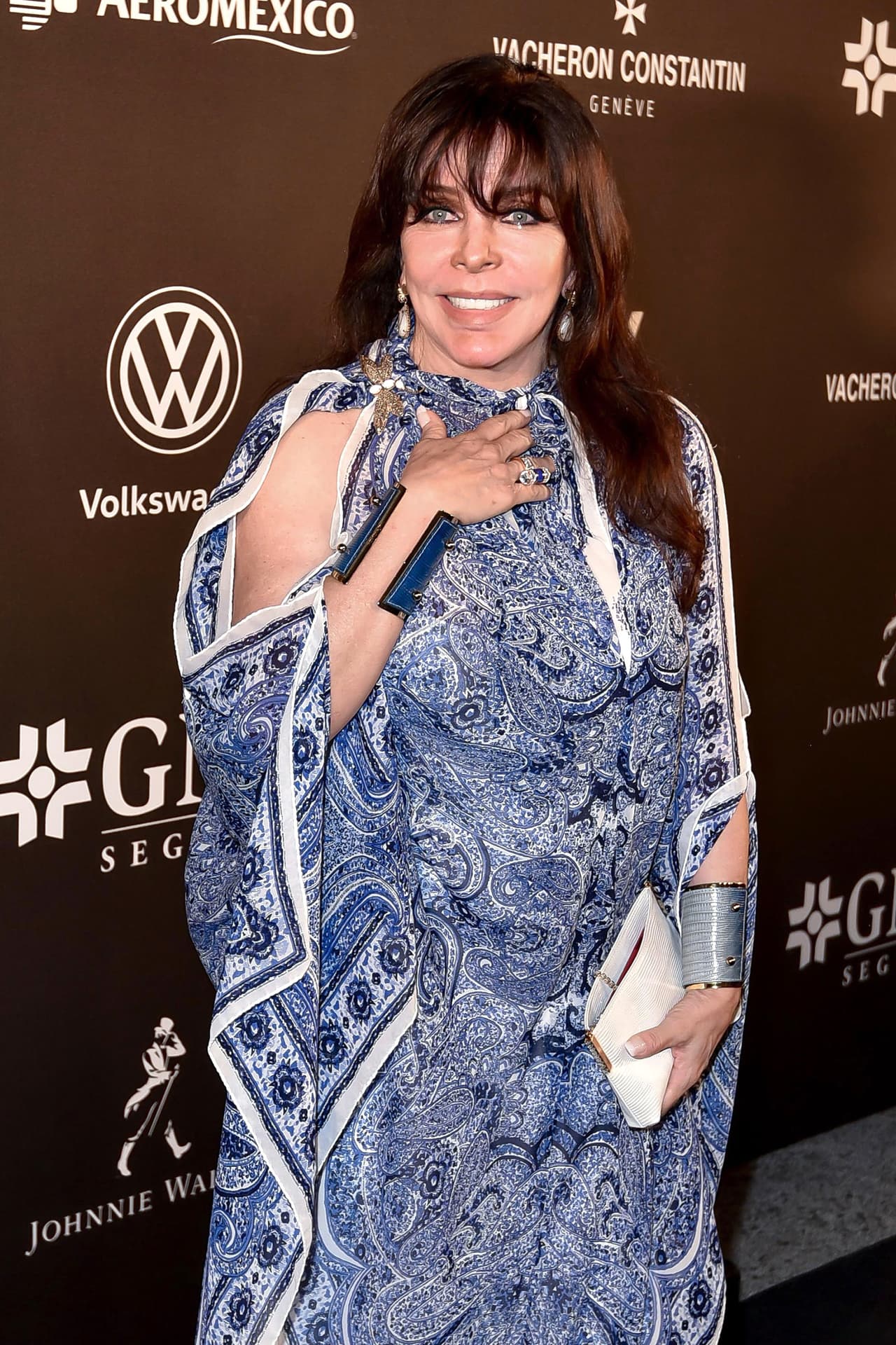 Y cuando se le preguntó si esa persona podría ser Verónica Castro, dijo: "Frío, frío, caliente, caliente. 
<b><a href="https://www.univision.com/famosos/se-van-a-sorprender-cuando-sepan-yolanda-andrade-da-pistas-de-quien-es-la-mujer-con-la-que-se-caso-video">Se van a sorprender</a></b> más cuando sepan con quién".