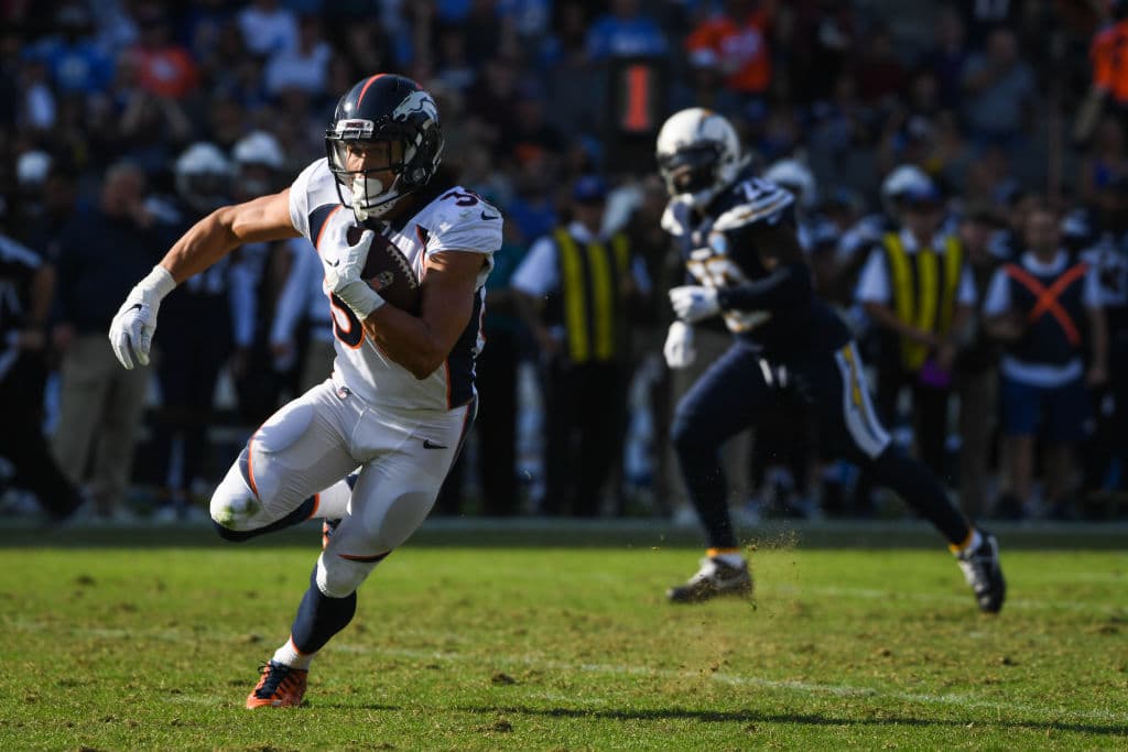 Tras dos goles de campo de los Chargers, Denver respondió con acarrero de 41 yardas de Philip Lindsay para que los Broncos le dieran la vuelta a la pizarra 7-6 restando 12:05 en el segundo cuarto.