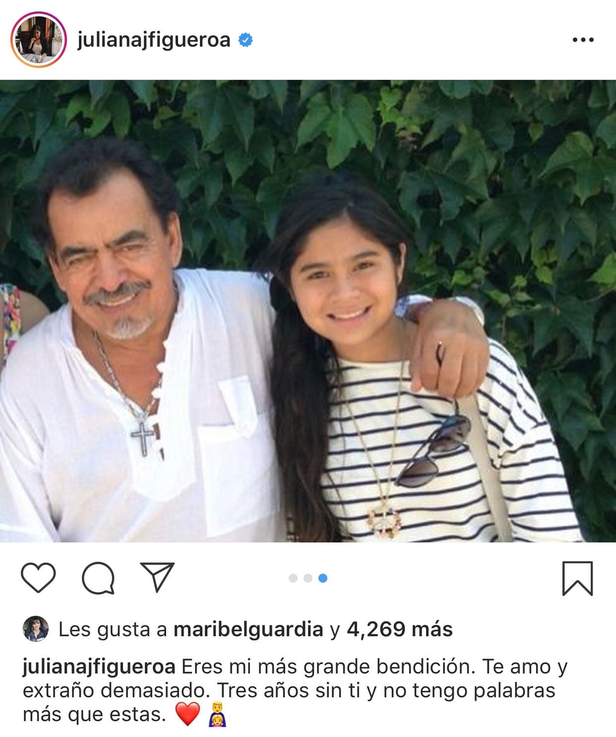 <b>Juliana Figueroa</b>,
<b> <a href="https://www.univision.com/famosos/a-4-anos-de-su-muerte-las-hijas-de-joan-sebastian-recuerdan-la-memoria-de-su-padre-con-su-sombrero-caballos-y-sus-canciones-video">hija del fallecido Joan Sebastián</a></b>, asistió al cuarto aniversario luctuoso del cantante, el cual se realizó el pasado 13 de julio en su natal Juliantla, Guerrero.