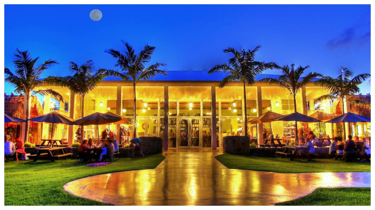 <b><a href="https://schneblywinery.com/">Schnebly Redland's Winery</a></b>
<br>30205 SW 217th. Ave.
<br>
<b><a href="https://www.google.com/maps/dir/Schnebly+Redland's+Winery+%26+Brewery,+30205+SW+217th+Ave,+Homestead,+FL+33030/@25.4856453,-80.5758155,13z/data=!4m9!4m8!1m0!1m5!1m1!1s0x88d9e69ce821d855:0x3998605723ef8d0b!2m2!1d-80.54071!2d25.485572!3e0">Cómo llegar</a></b>
<br>Entre los puntos más románticos de Miami está este viñero en donde se preparan vinos y cervezas artesanales muy originales: como el vino de aguacate o el de guayaba. Todo, servido en medio de jardines tropicales.
<br>