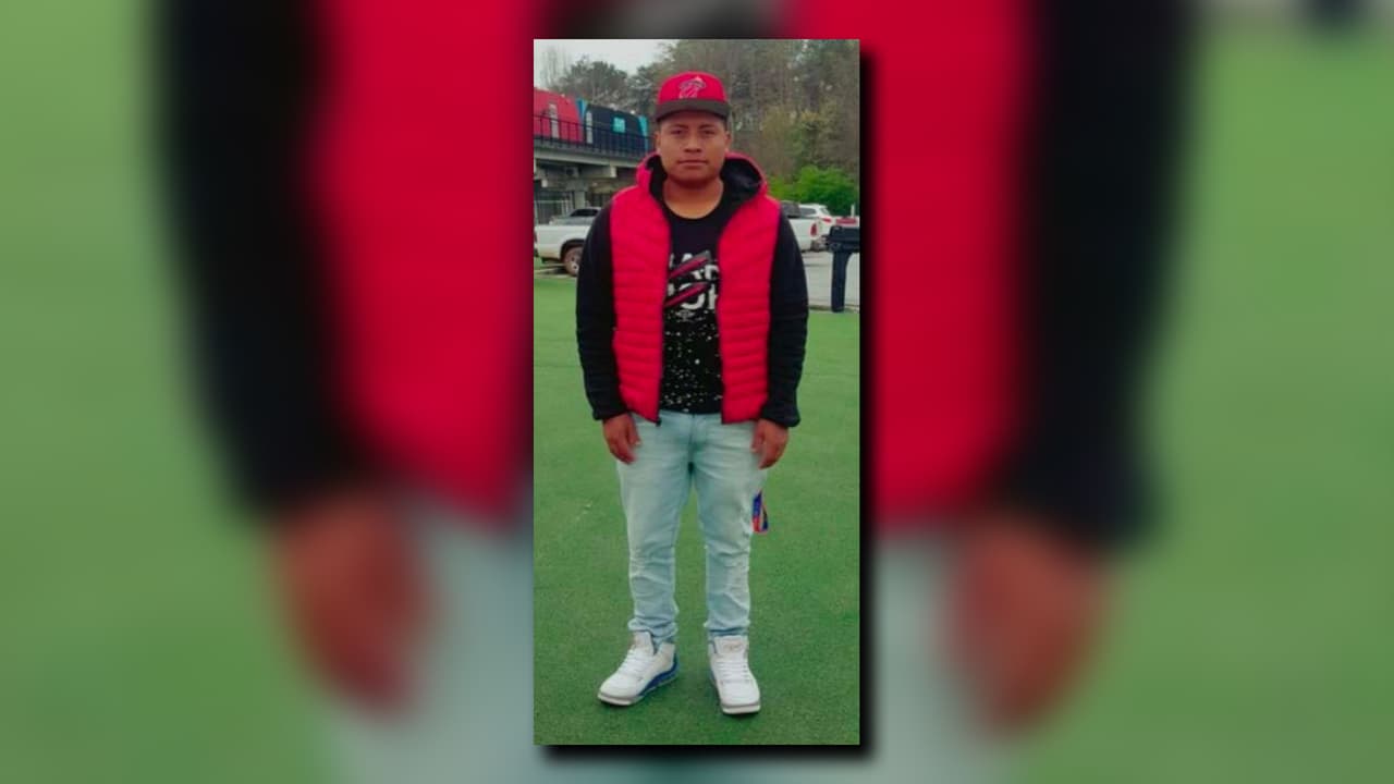 La víctima dijo a los oficiales que se acercó a Hernández cuando supuestamente él la agarró agresivamente y la mordió en el labio causándole una laceración.