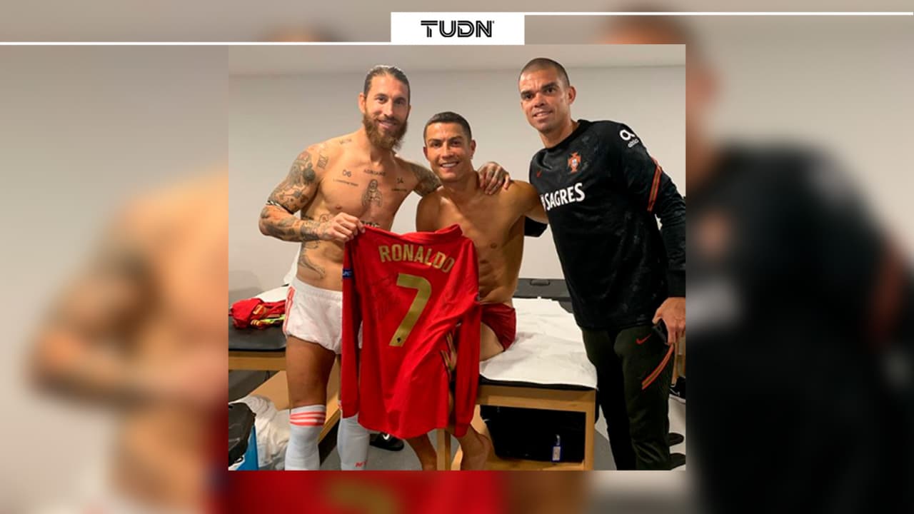 CR7 se reencuentra con Sergio Ramos y le regala su playera
